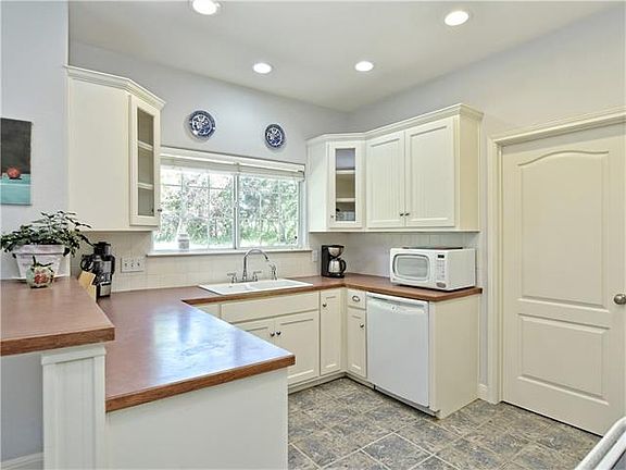3rd image of 851 Indian Oaks