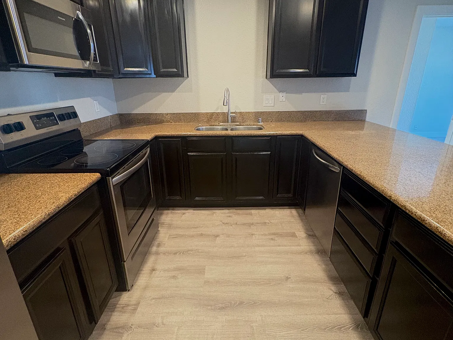 429 Autumn Dr — Photo 3