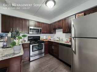 426 Wesley Ave APT 7, Oak Park, IL 60302