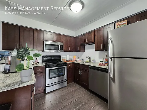 426 Wesley Ave Photo 1