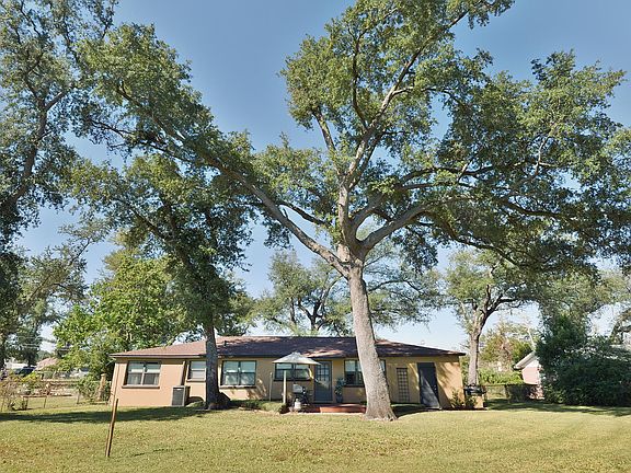 Large Fenced in Backyard - Peaceful and Quiet Tyndall Rest & Tranquility