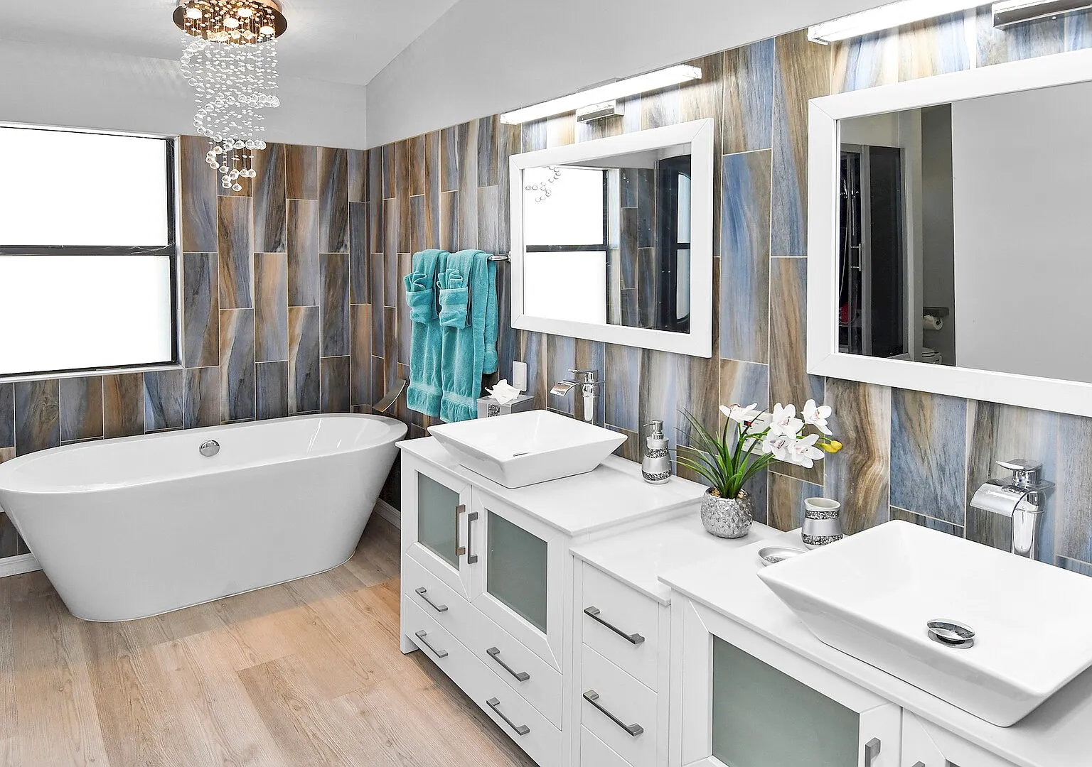 Talita | Canal Home, Heated Pool & fanced Yard — Photo 3