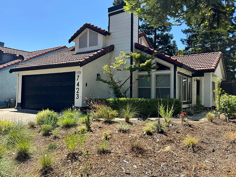 7423 Fireweed Cir — Photo 1