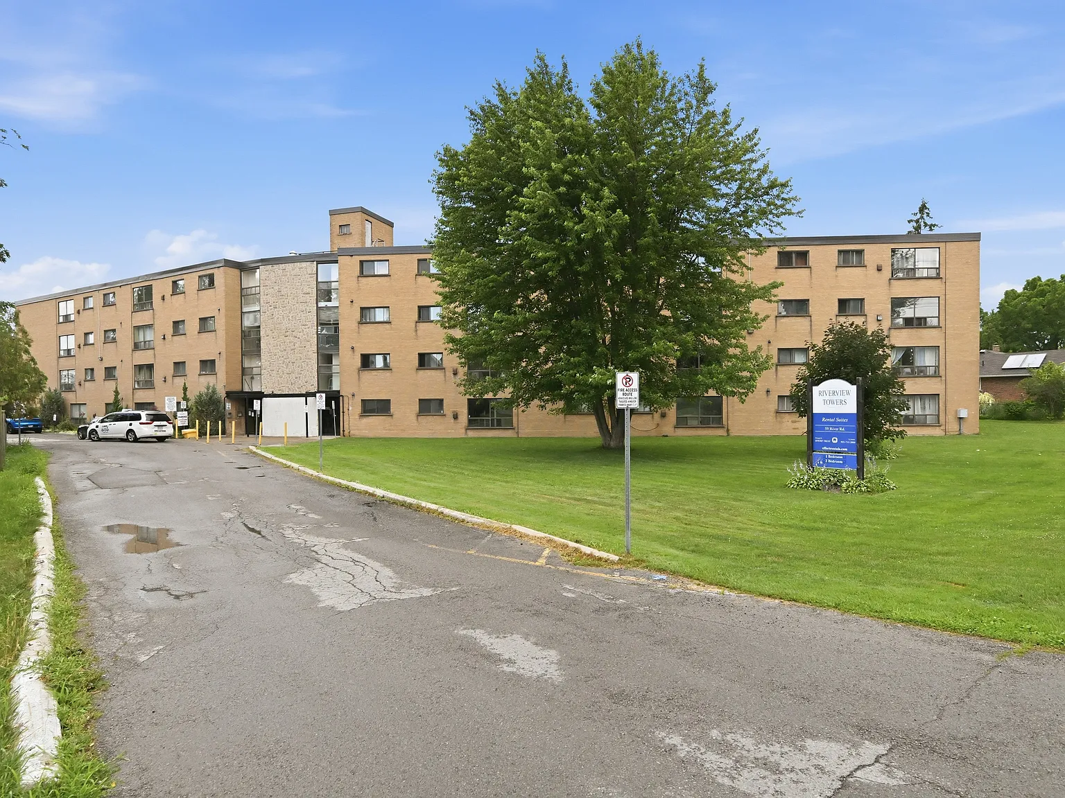 Riverview Towers — Photo 2