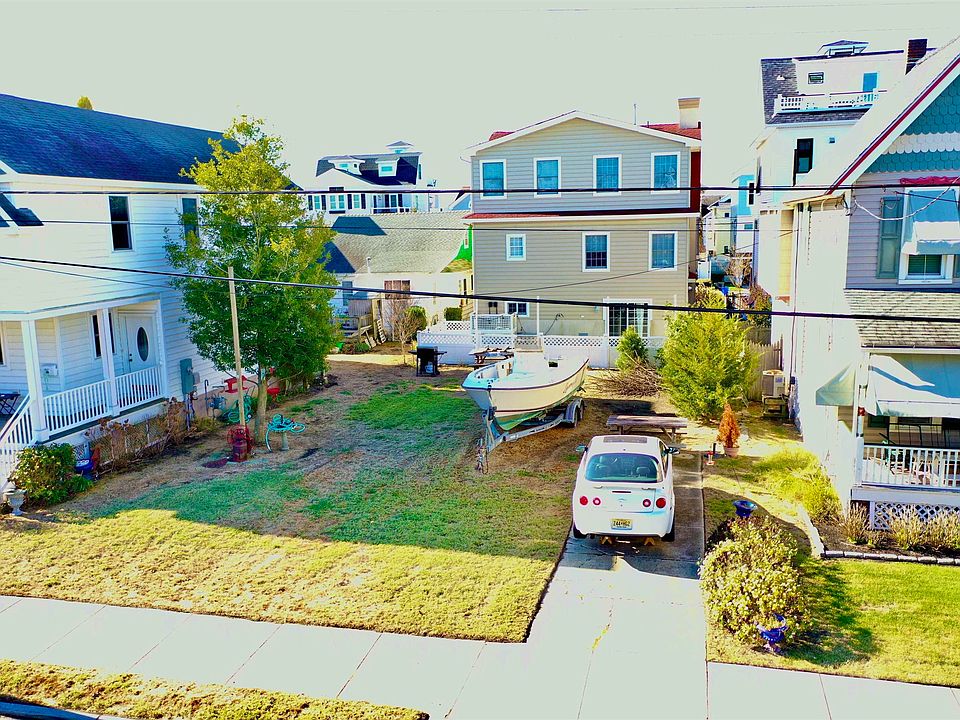 2nd image of 68 W 15th St