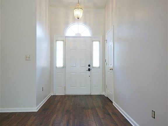 2nd image of 106 Sleepy Hollow Ln