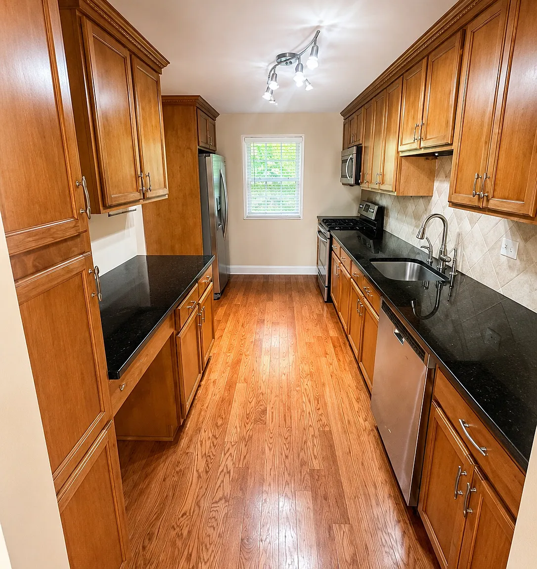 3 bed, 2.5 bath, 1722 sqft, $2,850 — Photo 4
