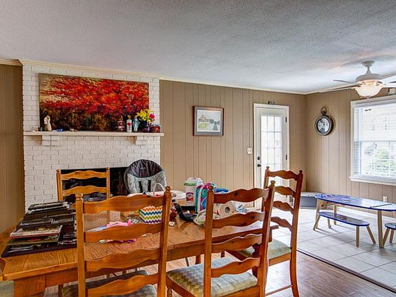3rd image of 914 Walnut Park Dr