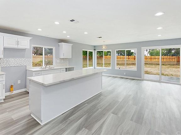 5th image of 4805 N Cambridge Ave