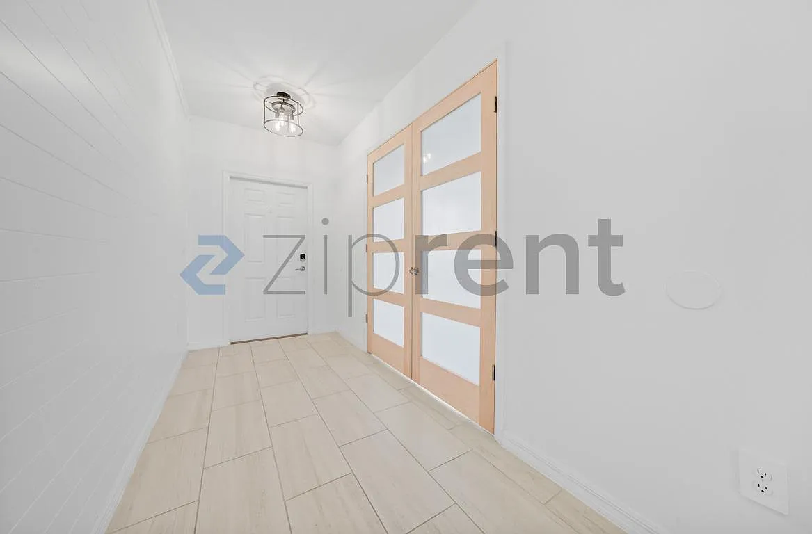 4 bed, 2584 sqft, $3,200 — Photo 3