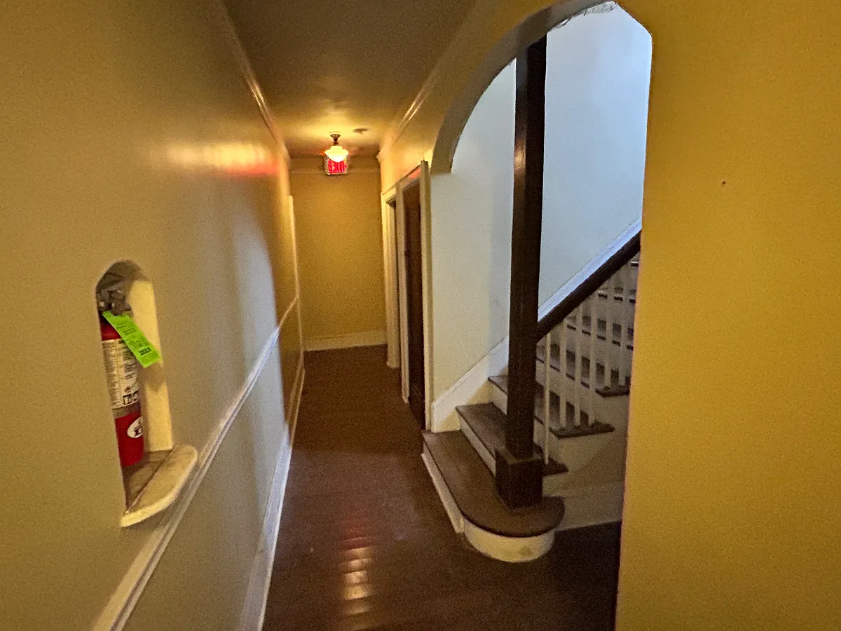 Building Photo - 136 W Chestnut St #3
