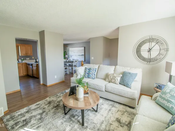 1706 12th Ave SE, Mandan, ND 58554