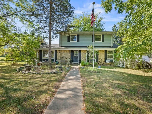 161 Wolf DRIVE, Dousman, WI 53118