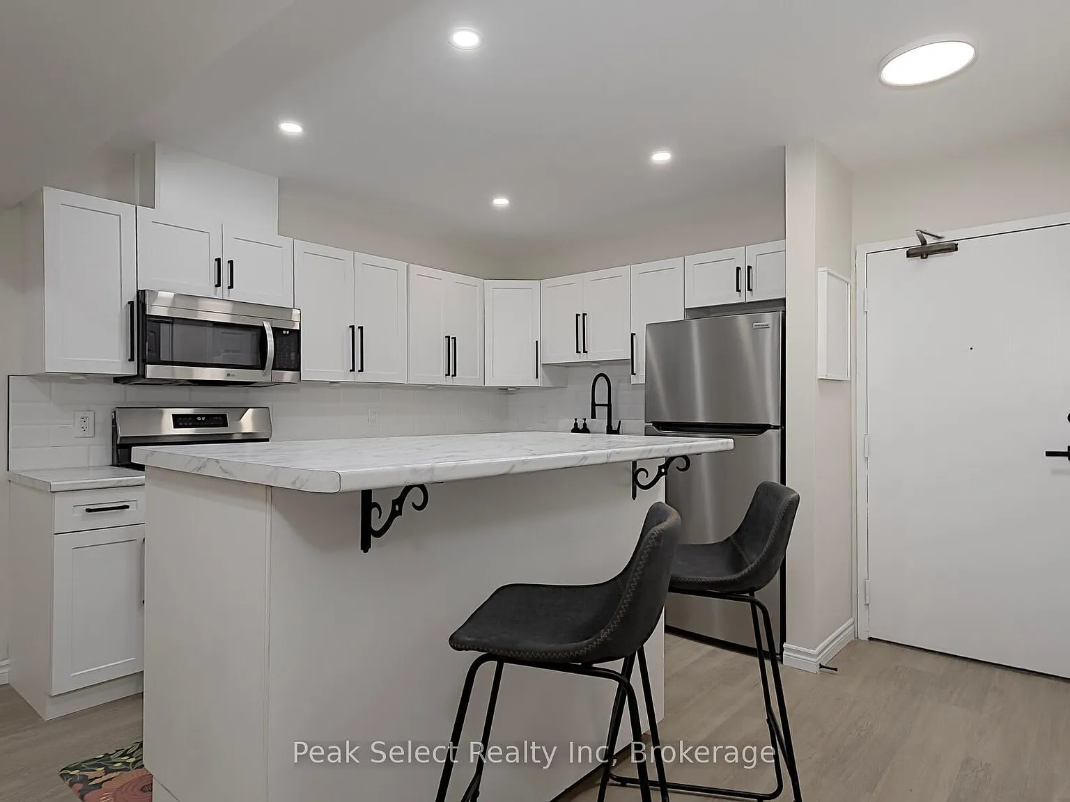 20 Water St S — Photo 3
