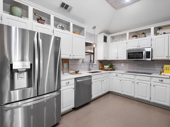 1512 Cobblestone Dr, Desoto, TX 75115