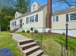 27 Dogwood Rd, Morris Plains Boro, NJ 07950