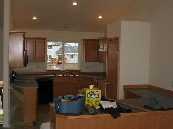 3rd image of 719 E Joshua Dr