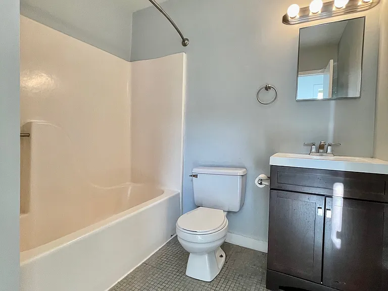 1st Fl 2 bedroom Bath