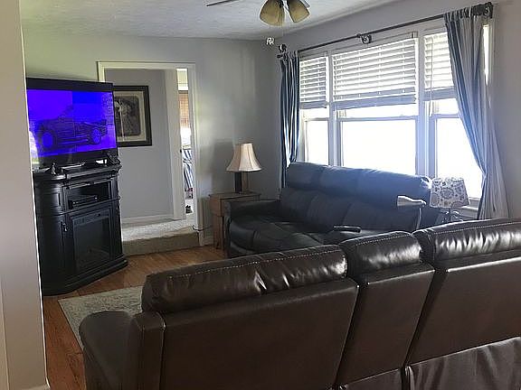 5th image of 142 Rock Hill Ln
