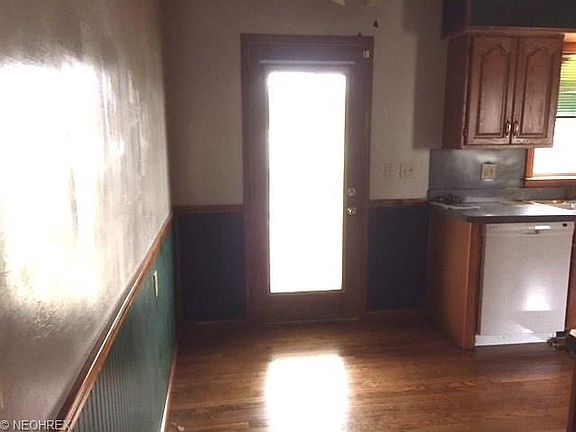 5th image of 1052 North Ave