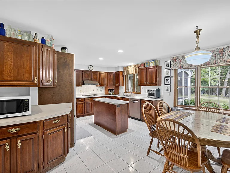 92 Brook Hollow Dr — Photo 12