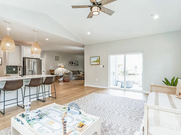 14720 Locust Ct — Photo 17