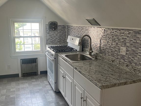 3rd image of 206 Knox Ave Floor 2