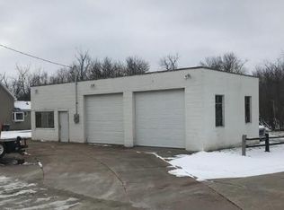 1419 Franklin St, Center Pt, IA 52213