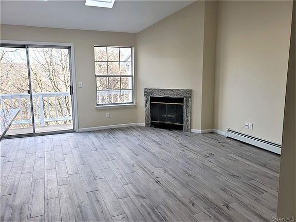 3rd image of 15 Lexington Hl Unit 12
