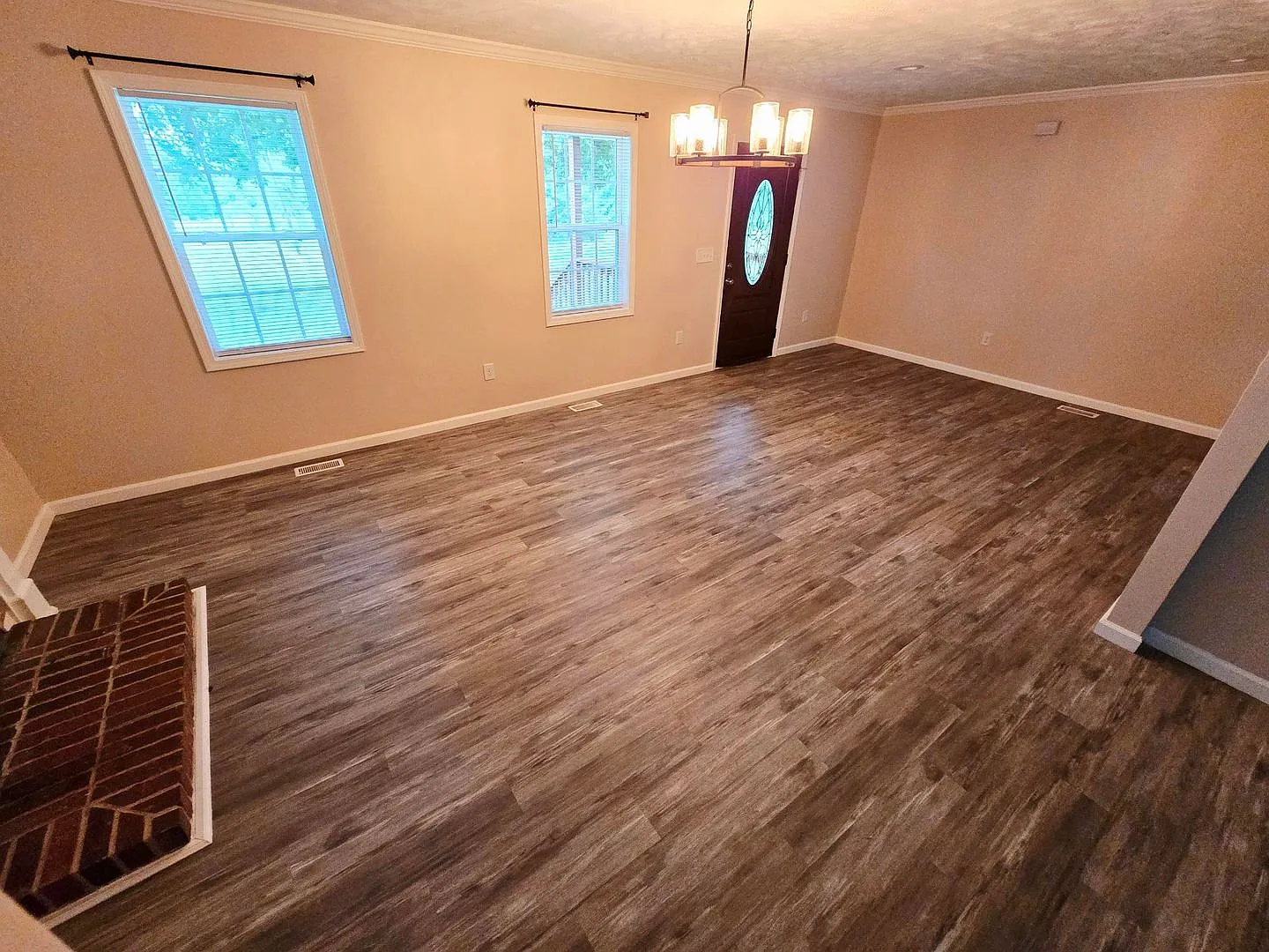 Amazing 4 bed room 3 bathroom home in the country with a large Private lot fully updated — Photo 4