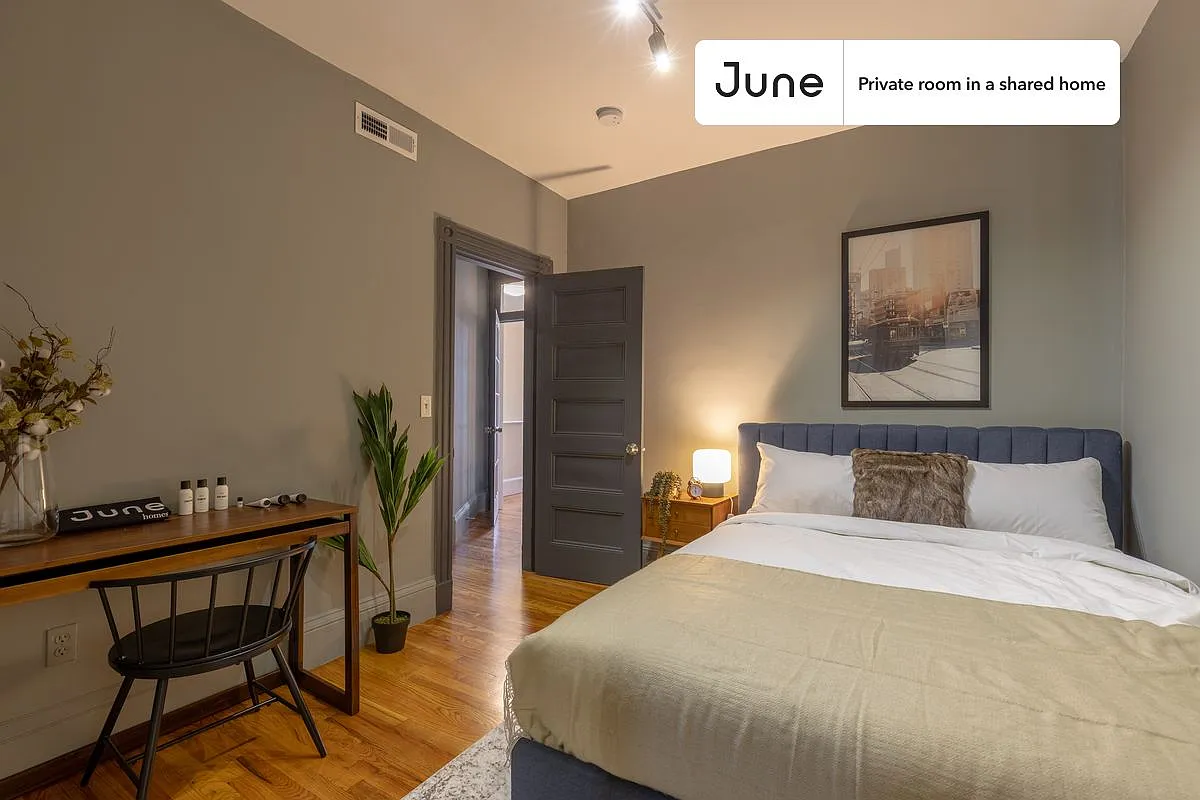 Queen bedroom in 4 bed/1 bath home in JFK/UMass #352 A — Photo 2