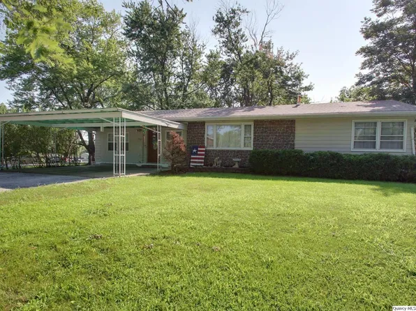700 N 66th St, Quincy, IL 62305