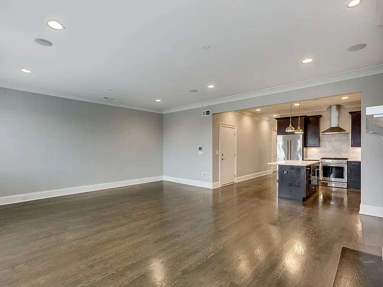 3849 N Southport Ave #4 — Photo 2