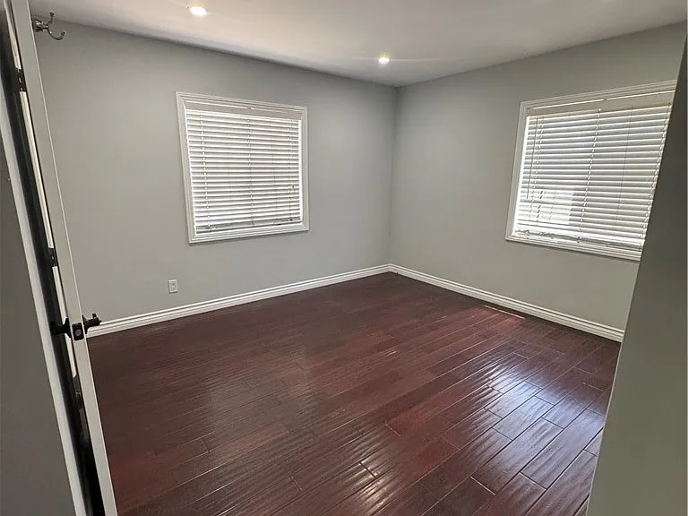 8739 Tyrone Ave — Photo 23