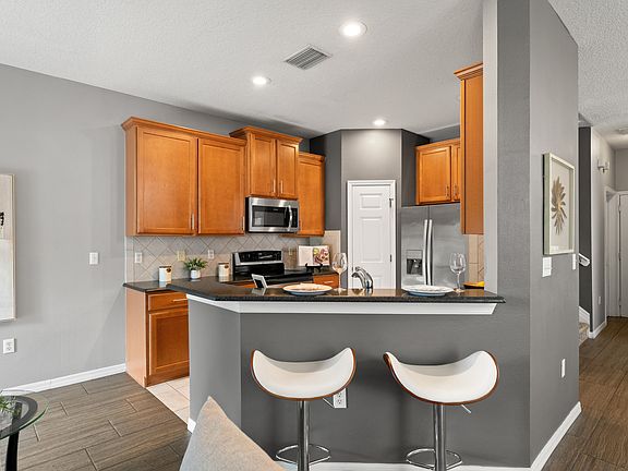 5th image of 554 52nd Ave N