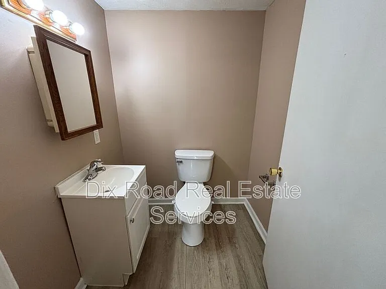 1903 Tytus Ave — Photo 12