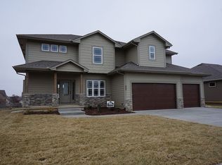 337 SE Golden Ln, Lees Summit, MO 64063