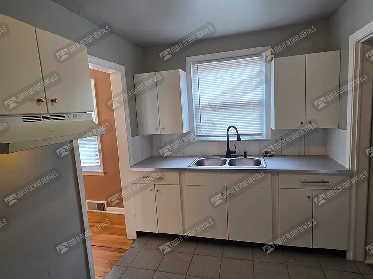 20252 Roscommon St — Photo 19