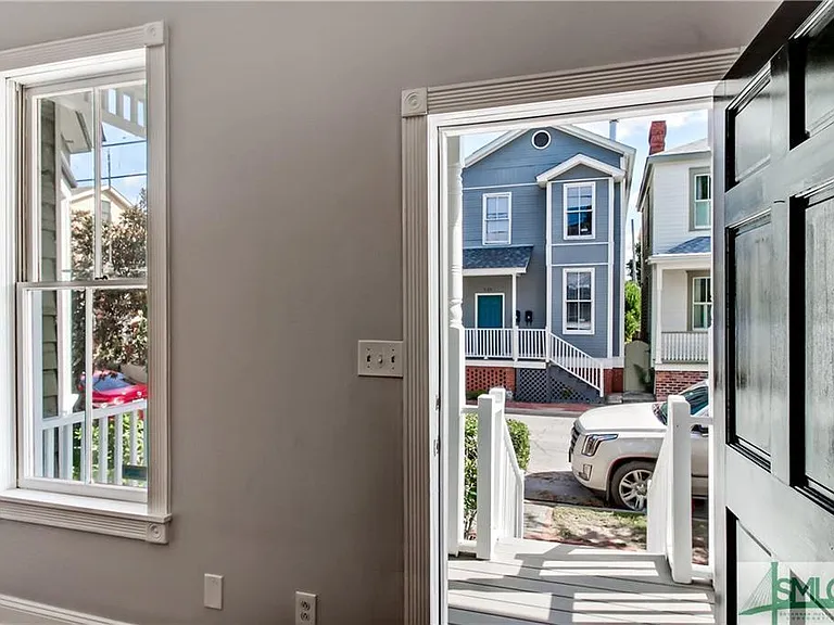 525 E Gaston St — Photo 2