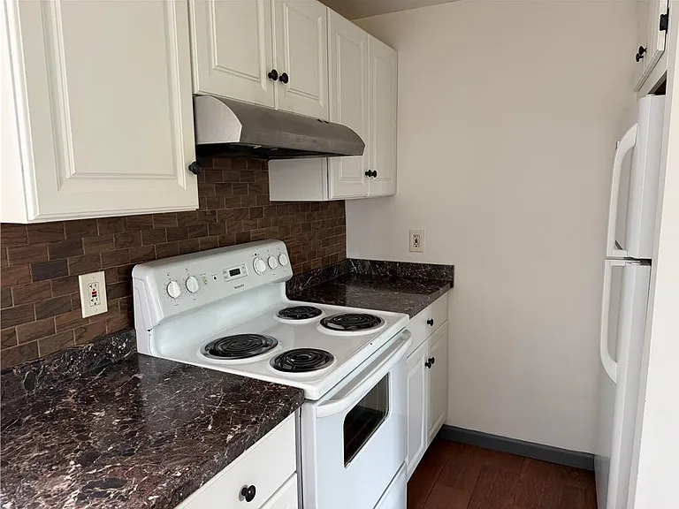 1352 Gordon St #2 — Photo 4