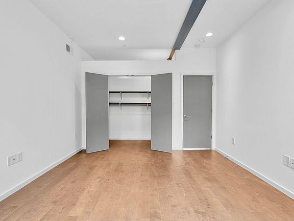 3rd image of 1235 N Franklin St #11
