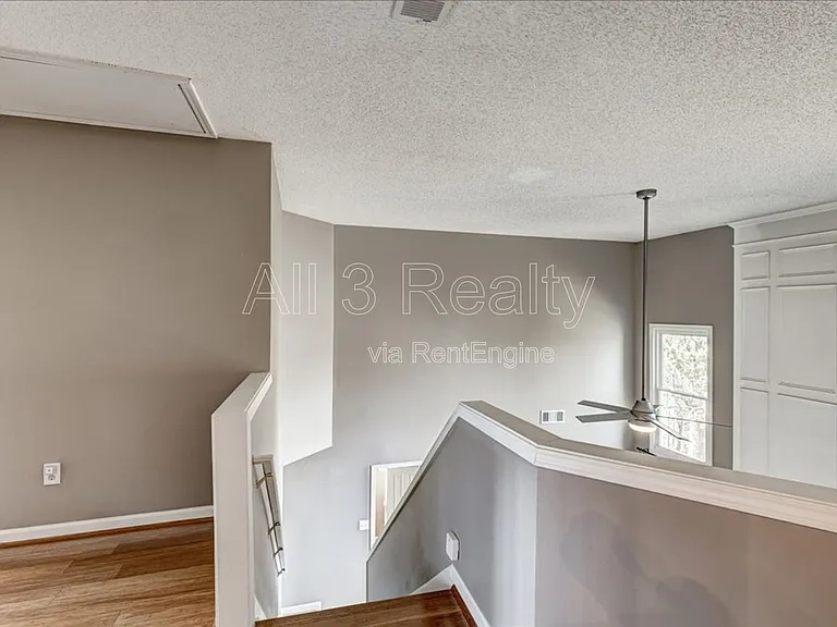 2540 Alvecot Cir — Photo 45