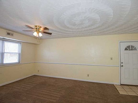 3rd image of 2252 Barraud Ave