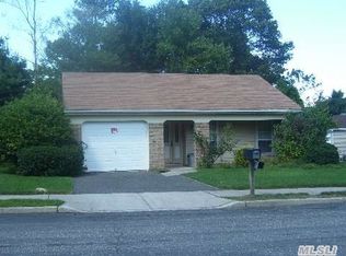 30 Lamont Rd, Ridge, NY 11961