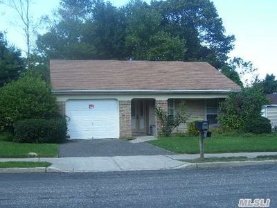 30 Lamont Rd, Ridge, NY, 11961