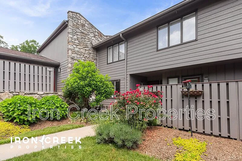 515 Crowfields Ln
