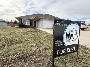 417 NW Woodbury Dr, Grain Valley, MO 64029