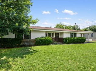 207 N Main St, Thorndale, TX 76577