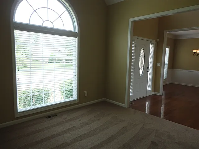 Building Photo - 323 Vinings Vintage Cir
