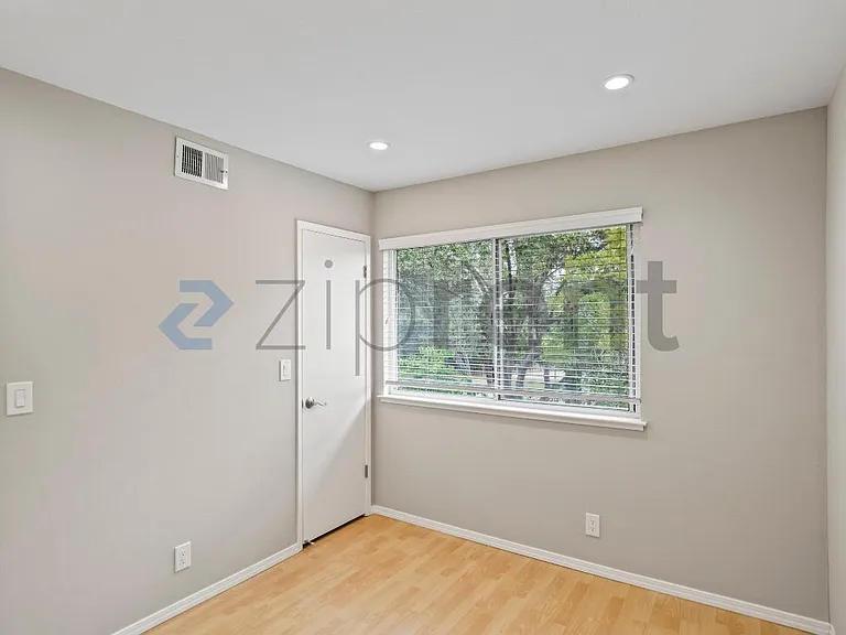 502 Pine Wood Ln — Photo 22
